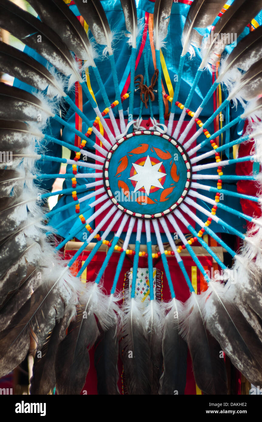 La fière nation mohawk vivant dans la communauté autochtone de Kahnawake situé sur la rive sud du fleuve Saint-Laurent, au Québec Canada célèbre son Pow-Wow annuel avec des danses traditionnelles et la musique de tambour Banque D'Images