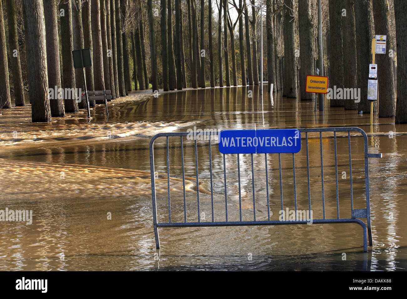 panneaux routiers belges banque d image et photos alamy