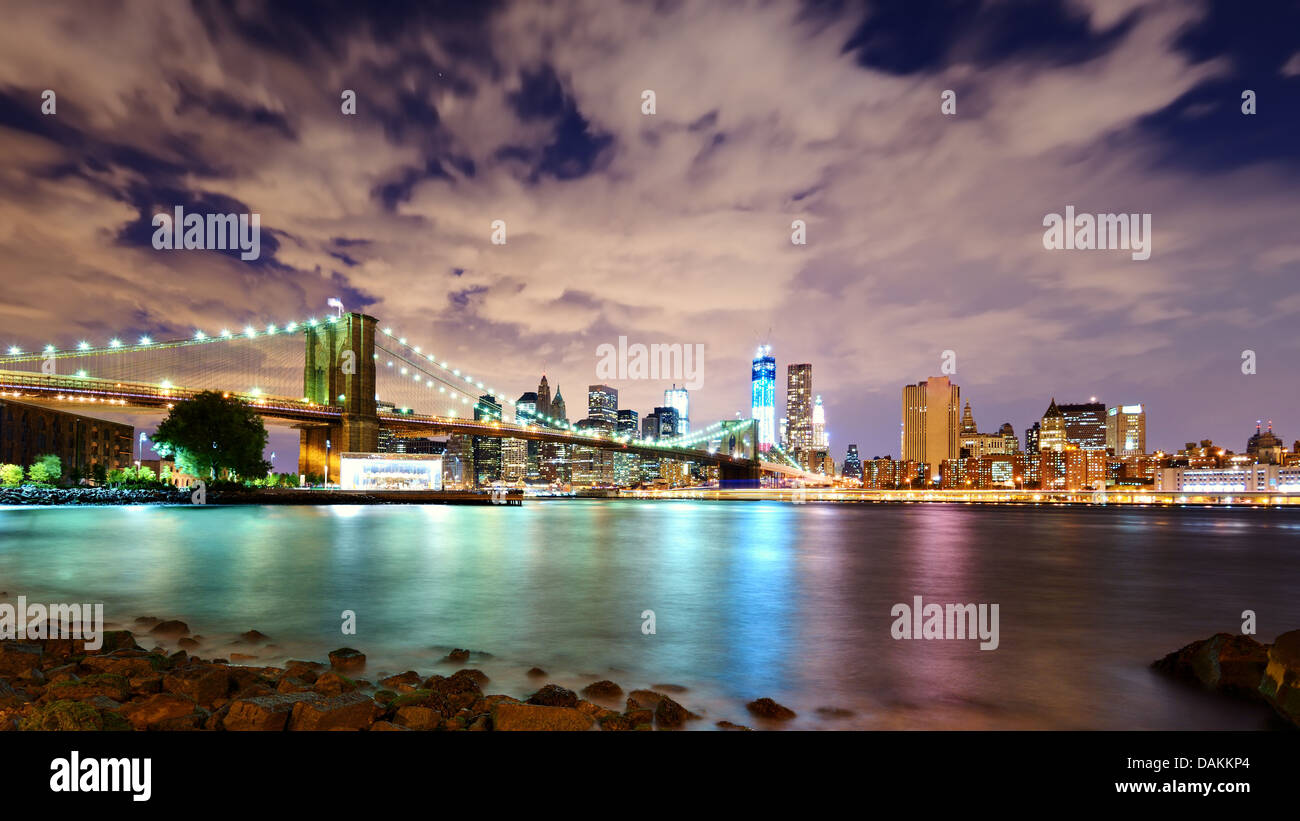 Lower Manhattan skyline vue de Brooklyn à New York. Banque D'Images