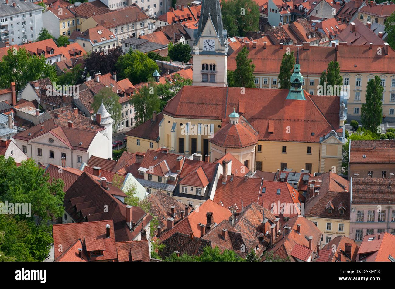 Donnant sur la vieille ville de Ljubljana du château Banque D'Images