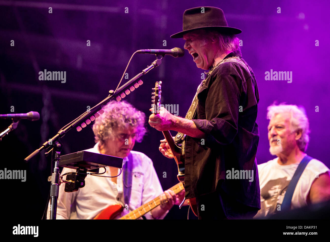 Suisse Locarno. 14 juillet 2013. NEIL YOUNG & CRAZY HORSE effectue live au 'Moon & Stars Festival' lors de la 'Alchemy' Tour 2013 Credit : Rodolfo Sassano/Alamy Live News Banque D'Images