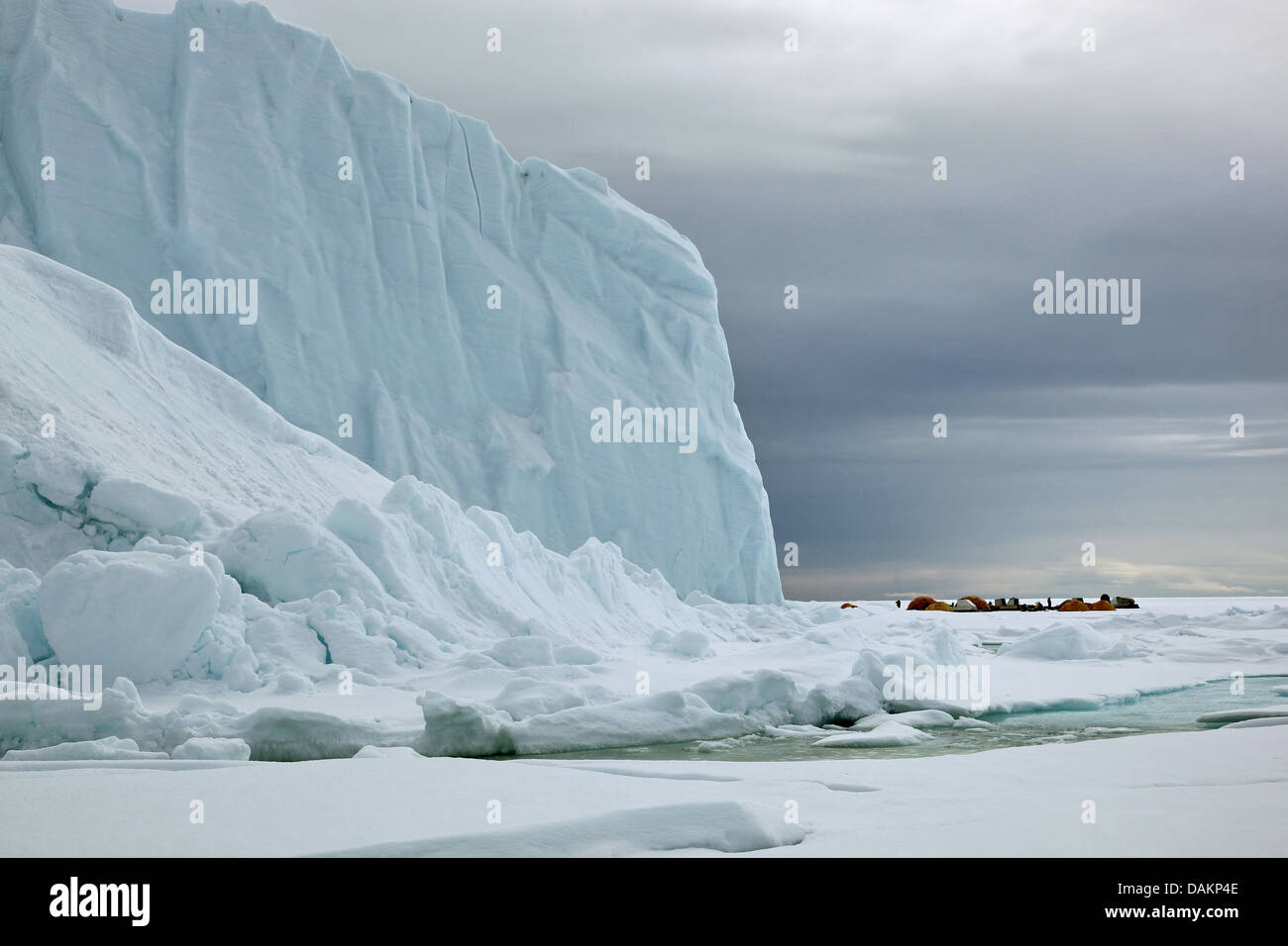 Camp près de l'île Bylot, Nunavut, Canada, le parc national Sirmilik Banque D'Images