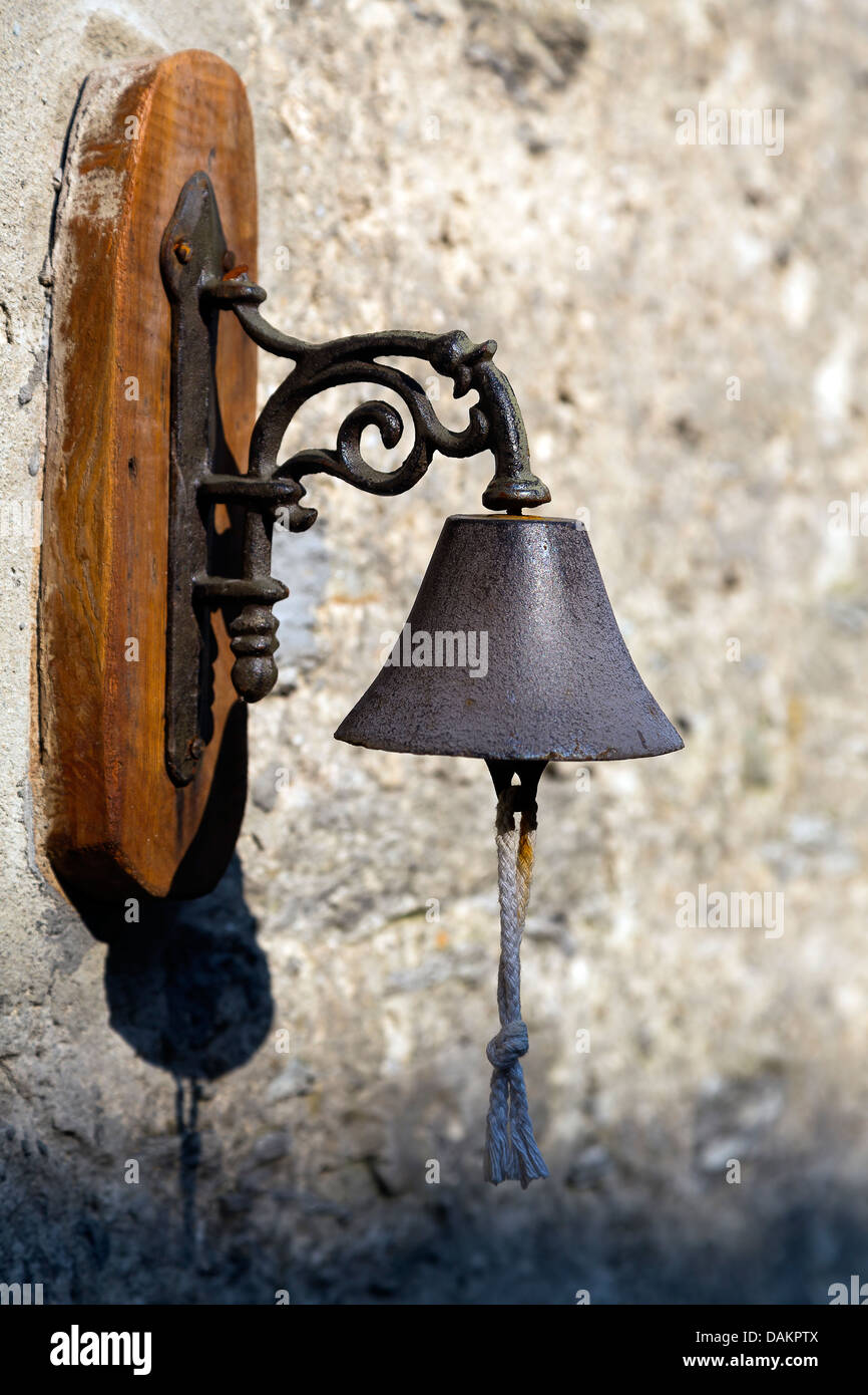 Bell ancienne sur un mur Banque D'Images