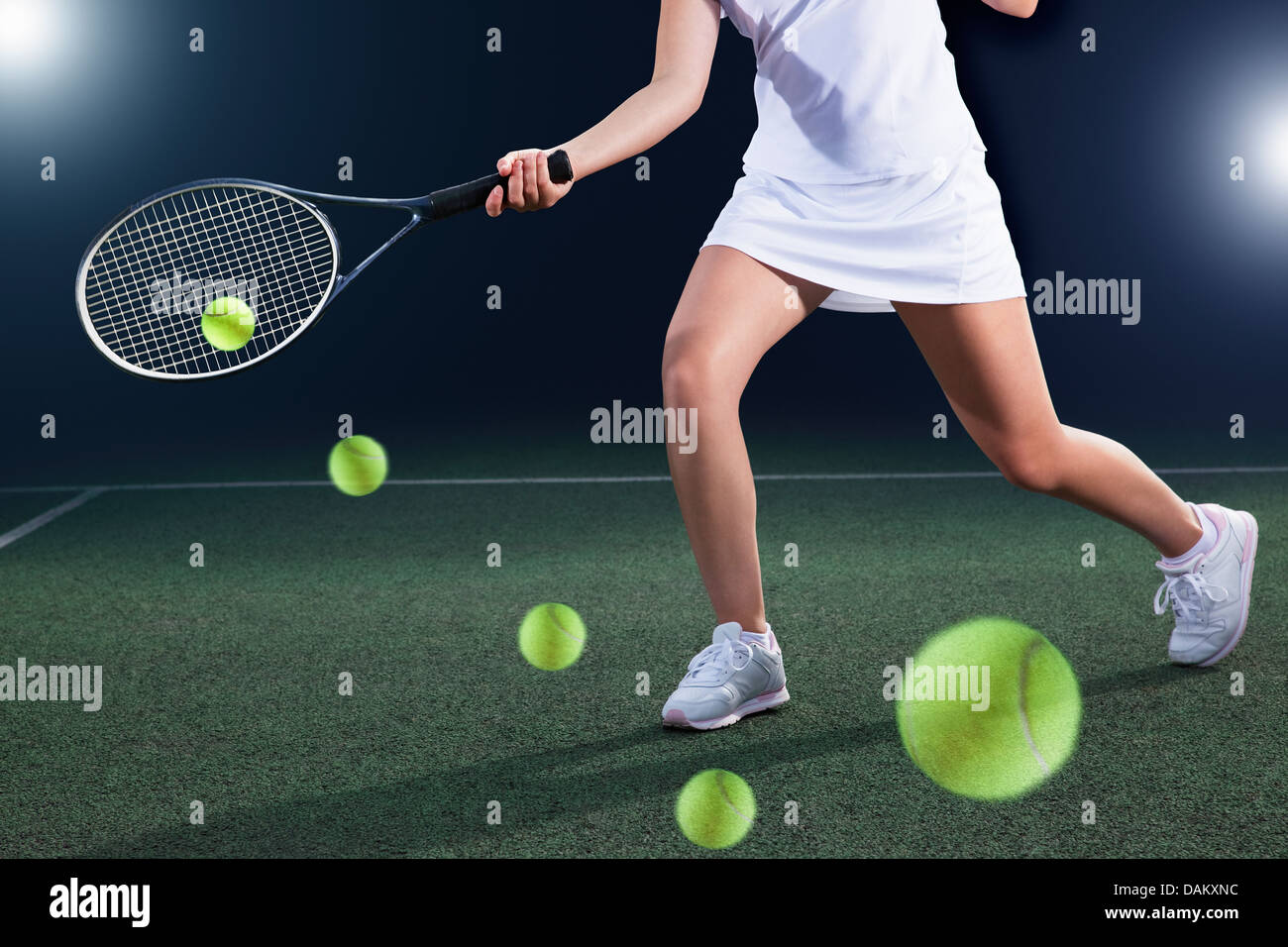 Une exposition multiple de tennis player hitting ball on court Banque D'Images