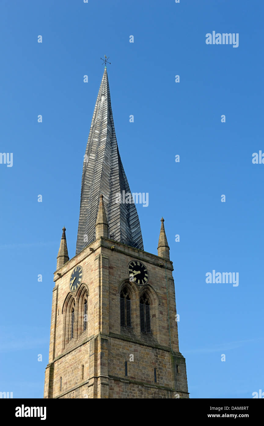 Le clocher tordu de l'église paroissiale de Chesterfield Derbyshire, Angleterre, Royaume-Uni Banque D'Images
