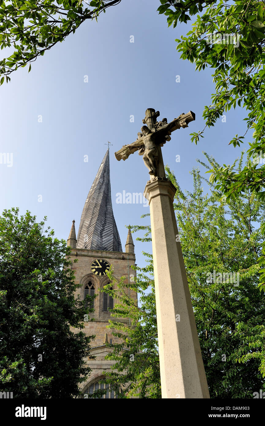 Le clocher tordu de l'église paroissiale de Chesterfield Derbyshire, Angleterre, Royaume-Uni Banque D'Images