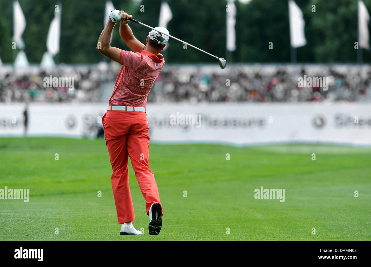 Golfeur suédois Henrik Stenson tees off à la BMW International Open 2011 Club München Eichenried dans près de Munich, Allemagne, 24 juin 2011. Photo : Andreas Gebert Banque D'Images