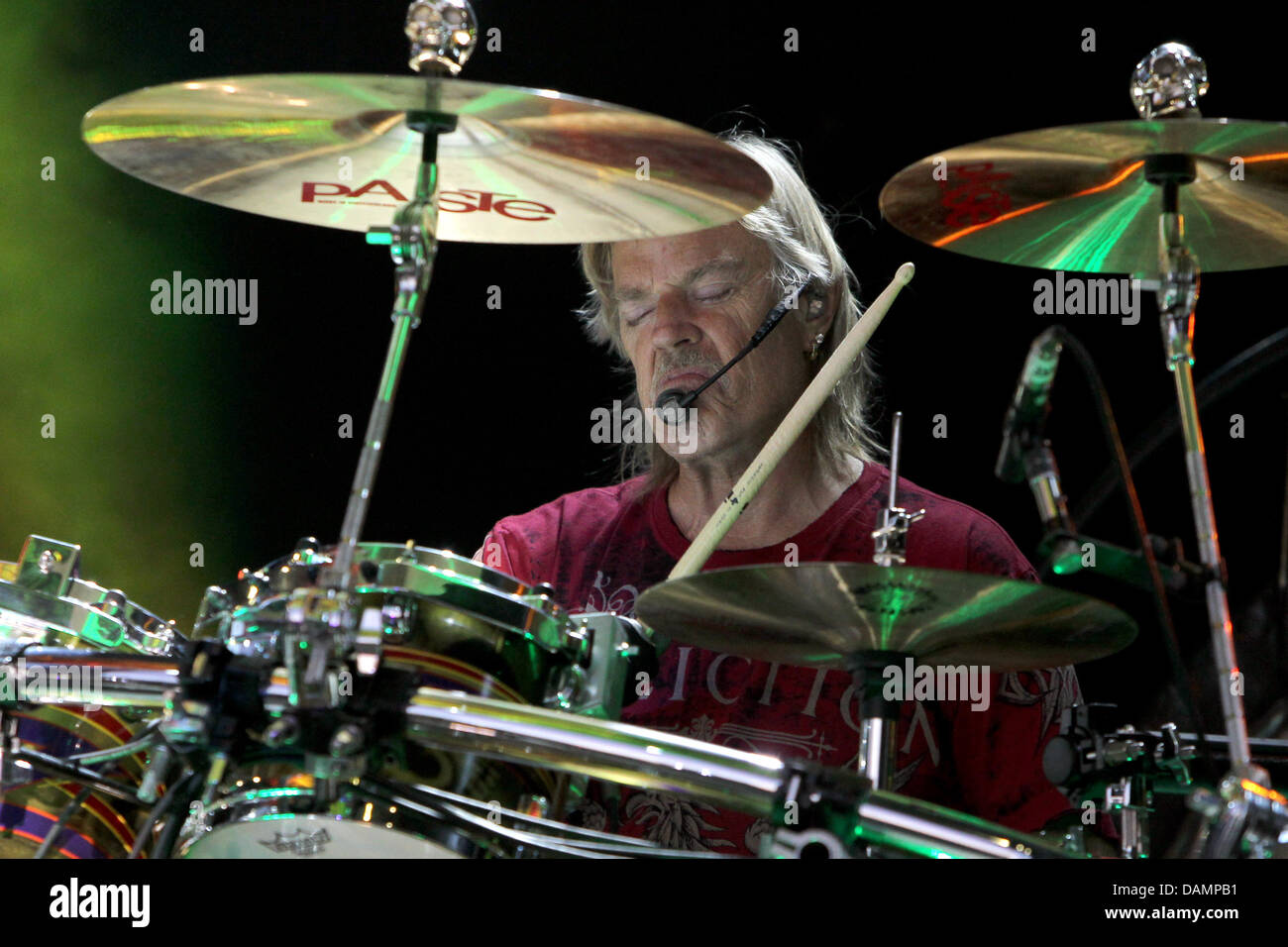 Le batteur Frank Beard de l'US American band ZZ Top fonctionne à Abenberg  Abenberg, Château de l'Allemagne, 26 juin 2011. Les Blues rockers ont  commencé leur tournée allemande à Abenberg. Photo :