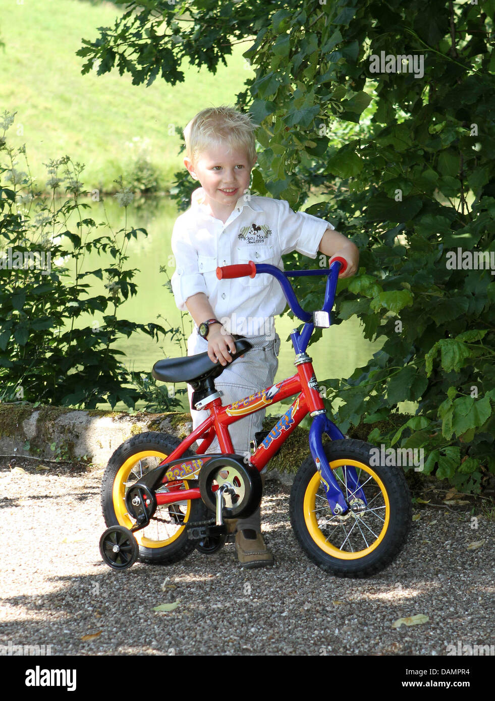 Noé, fils du Prince Louis et la Princesse Tessy du Luxembourg, pose pour les médias au château de Berg à Colmar-Berg, 27 juin 2011. Photo : Albert Nieboer Pays-bas OUT Banque D'Images