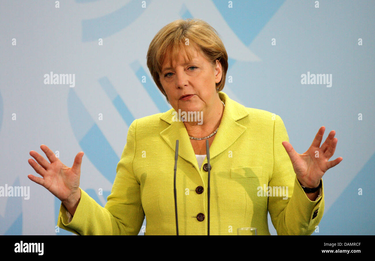 La chancelière allemande Angela Merkel s'est lors d'une conférence de presse à la Chancellerie fédérale à Berlin, Allemagne, 28 juin 2011. Merkel et Wen Jiabao se rencontrer pour la 1ère Consultations gouvernementales sino-allemande. Photo : Dana Kazda Banque D'Images