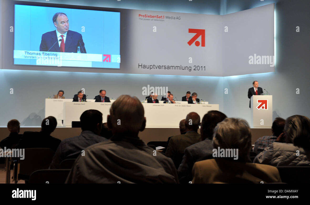 Le président de ProSiebenSat.1 Media AG, Thomas Ebeling, parle au cours de l'assemblée générale de l'entreprise au Centre International des Congrès de Munich, Allemagne, 01 juillet 2011. La famille de radiodiffusion à l'augmentation des ventes et les chefs d'une autre année record. Photo : FRANK LEONHARDT Banque D'Images