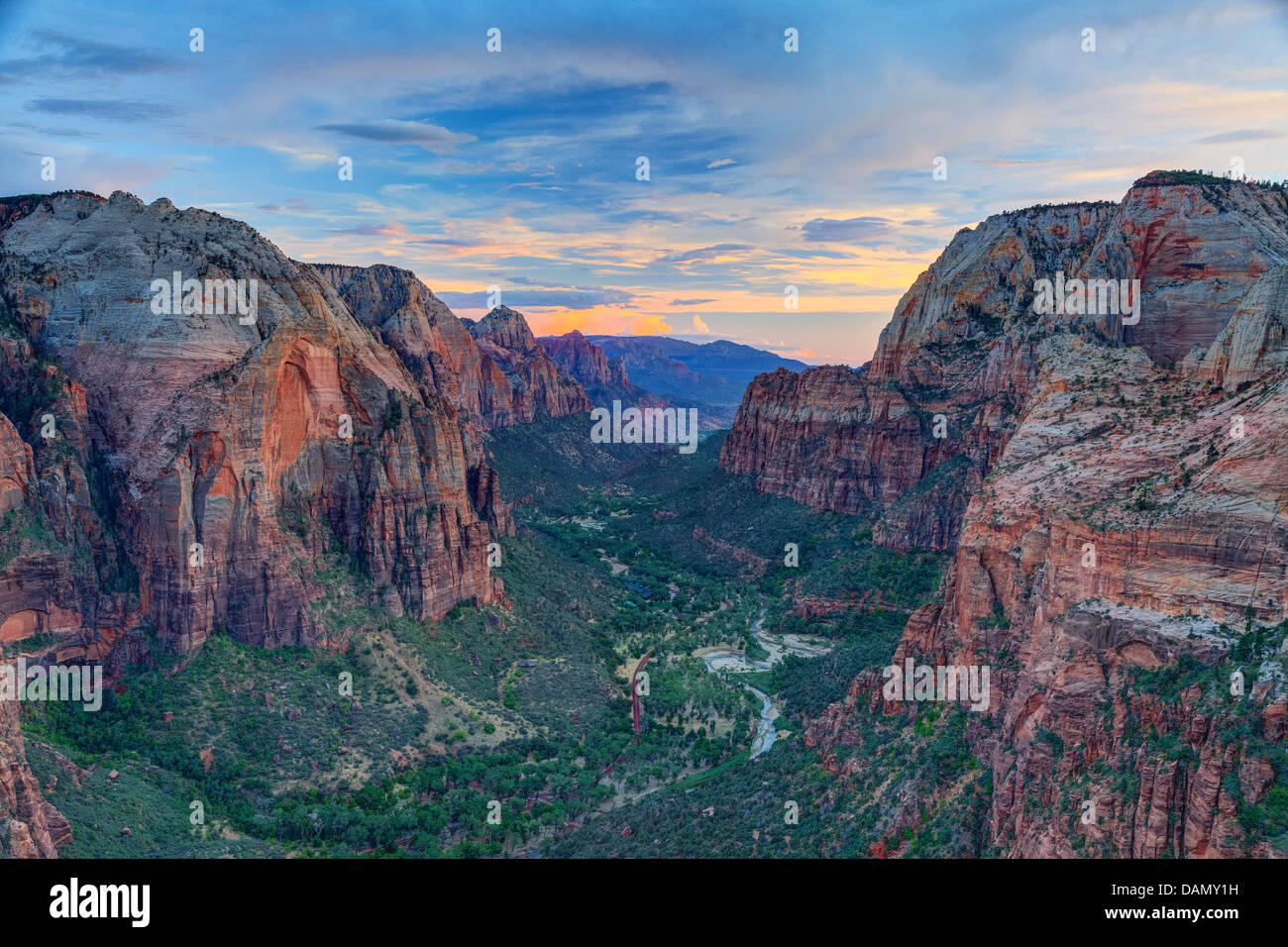 USA, Utah, Zion National Park, Zion Canyon d'Angel's Landing Banque D'Images