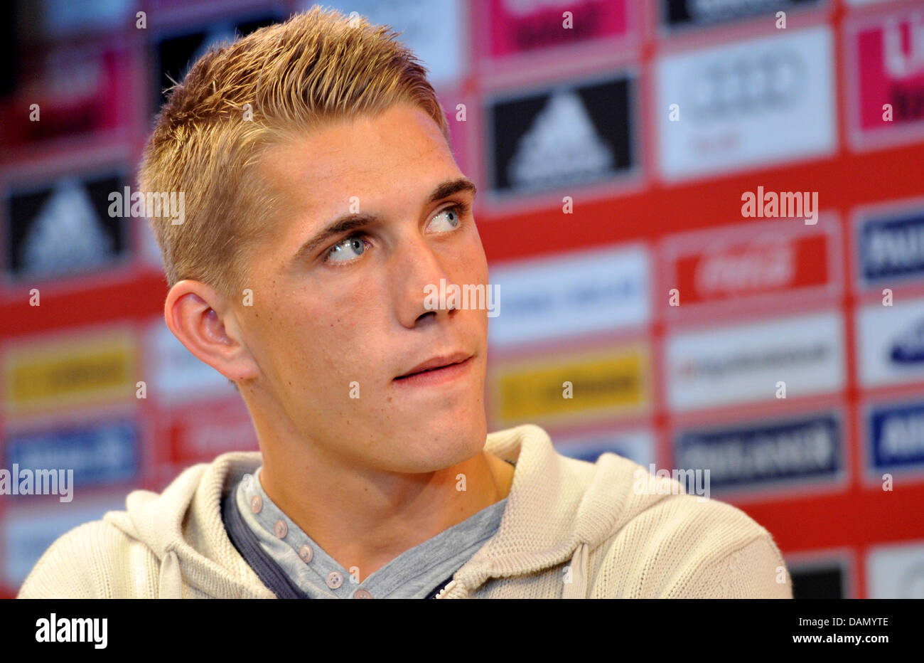 Munich's DVD Nils Petersen parle lors de la conférence de presse de l'équipe de Bundesliga FC Bayern Munich à l'Allianz Arena de Munich, Allemagne, 02 juillet 2011. Photo : FRANK LEONHARDT Banque D'Images