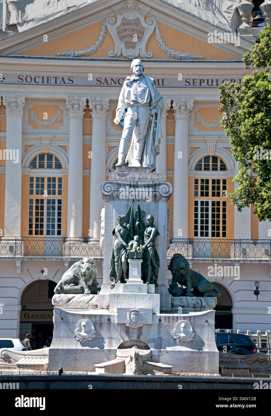 Giuseppe Garibaldi 1807 - 1882 était un général et homme politique italien statue sur la Place Garibaldi Nice France français Banque D'Images