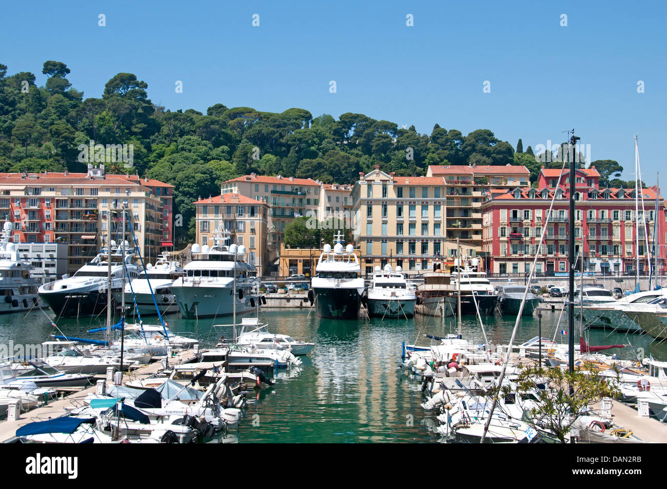Le Vieux Nice Vieux Port Harbour French Riviera Cote d'Azur Méditerranée Banque D'Images