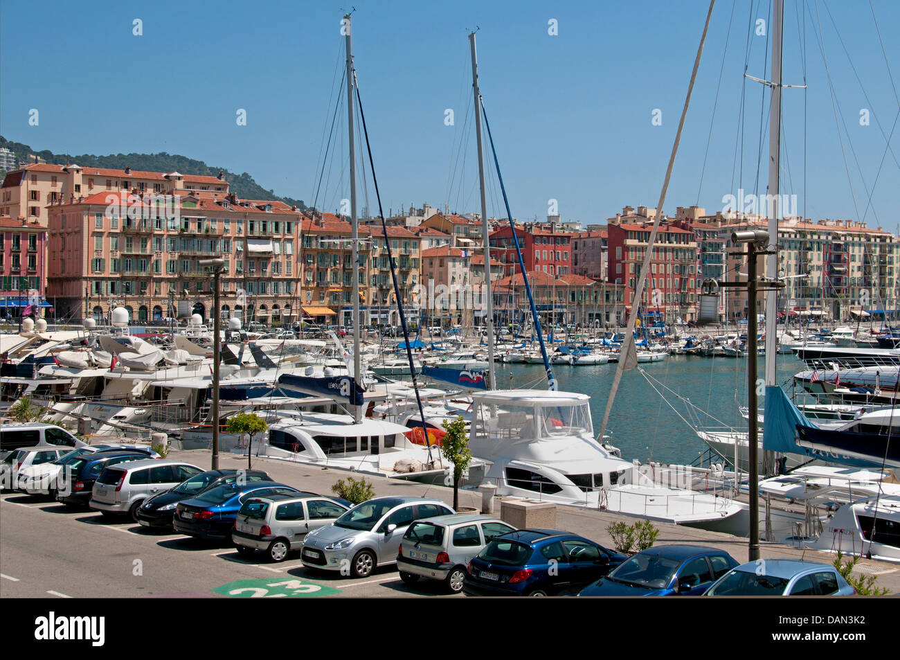 Le Vieux Nice Vieux Port Harbour French Riviera Cote d'Azur Méditerranée Banque D'Images