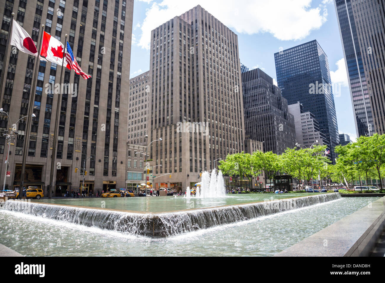 Fontaine et piscine, à l'extérieur de l'époque & Life Building, New York City Banque D'Images