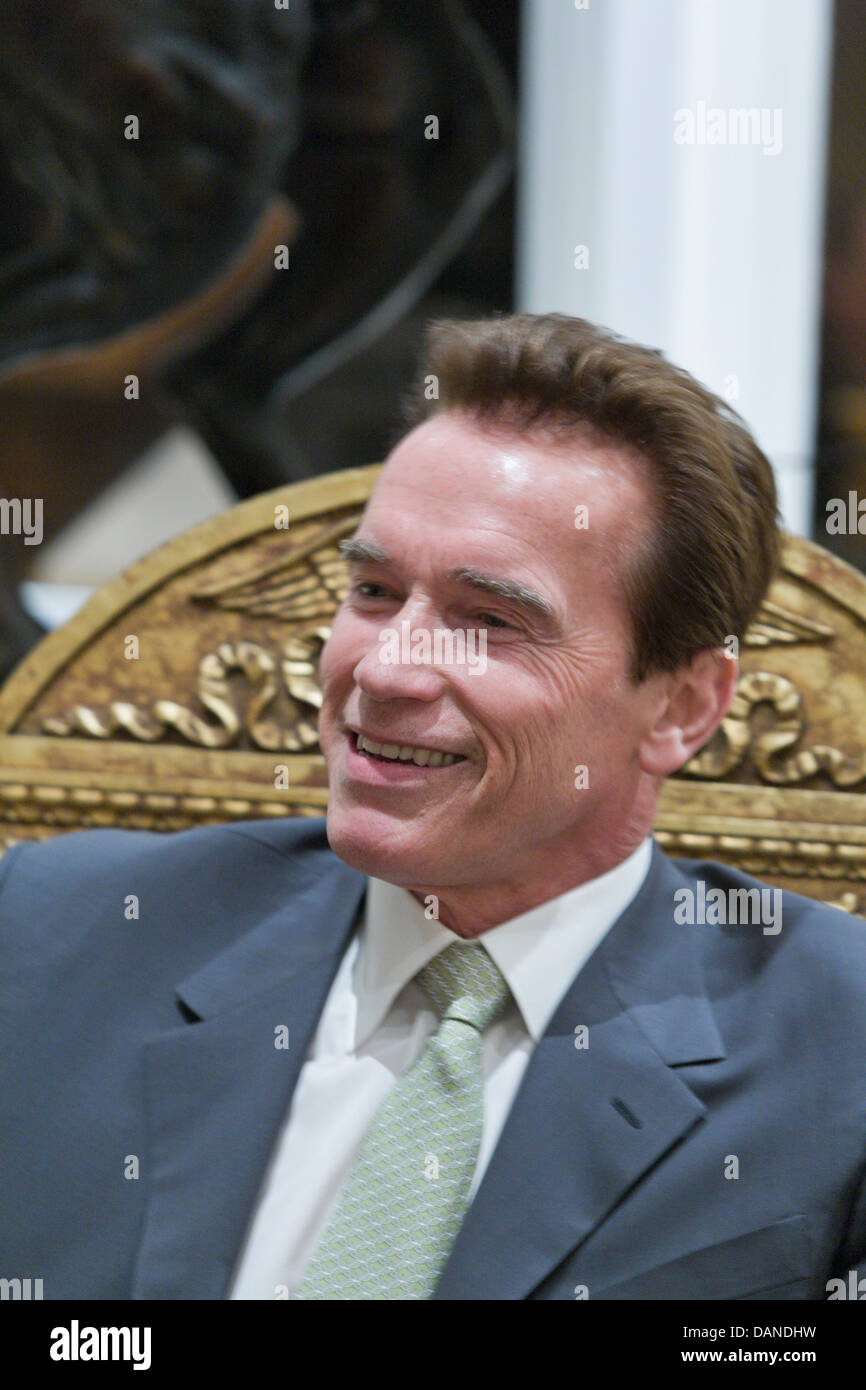 SANTA MONICA CA. - Acteur/gouverneur Arnold Schwarzenegger d'être interviewé à Santa Monica, Californie le 31 janvier 2008. Banque D'Images