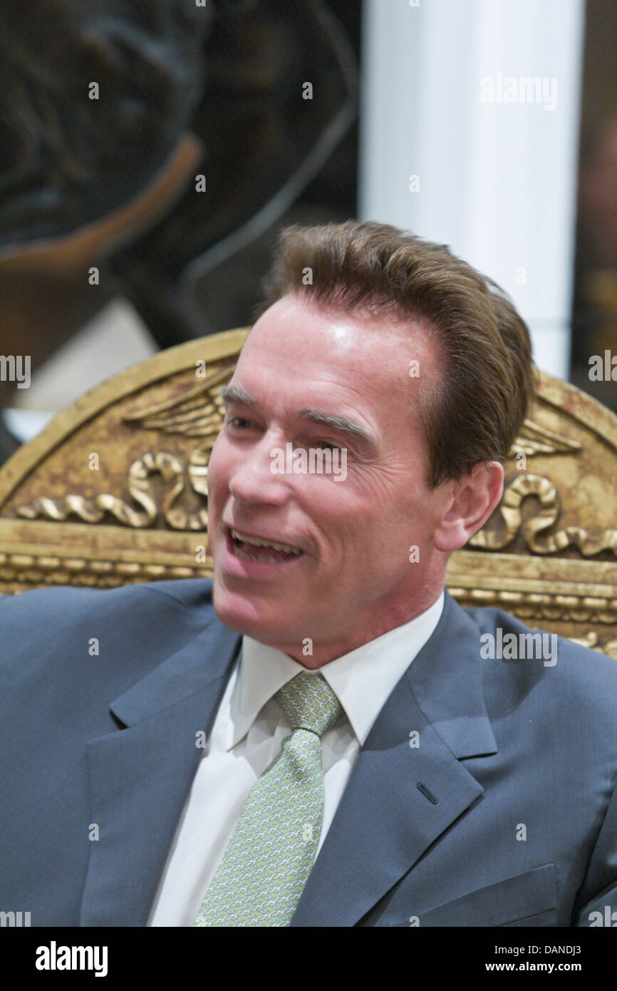 SANTA MONICA CA. - Acteur/gouverneur Arnold Schwarzenegger d'être interviewé à Santa Monica, Californie le 31 janvier 2008. Banque D'Images