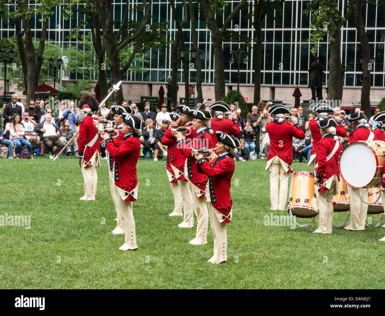 Célébration de la 238e anniversaire de l'armée dans la région de Bryant Park, NYC Banque D'Images