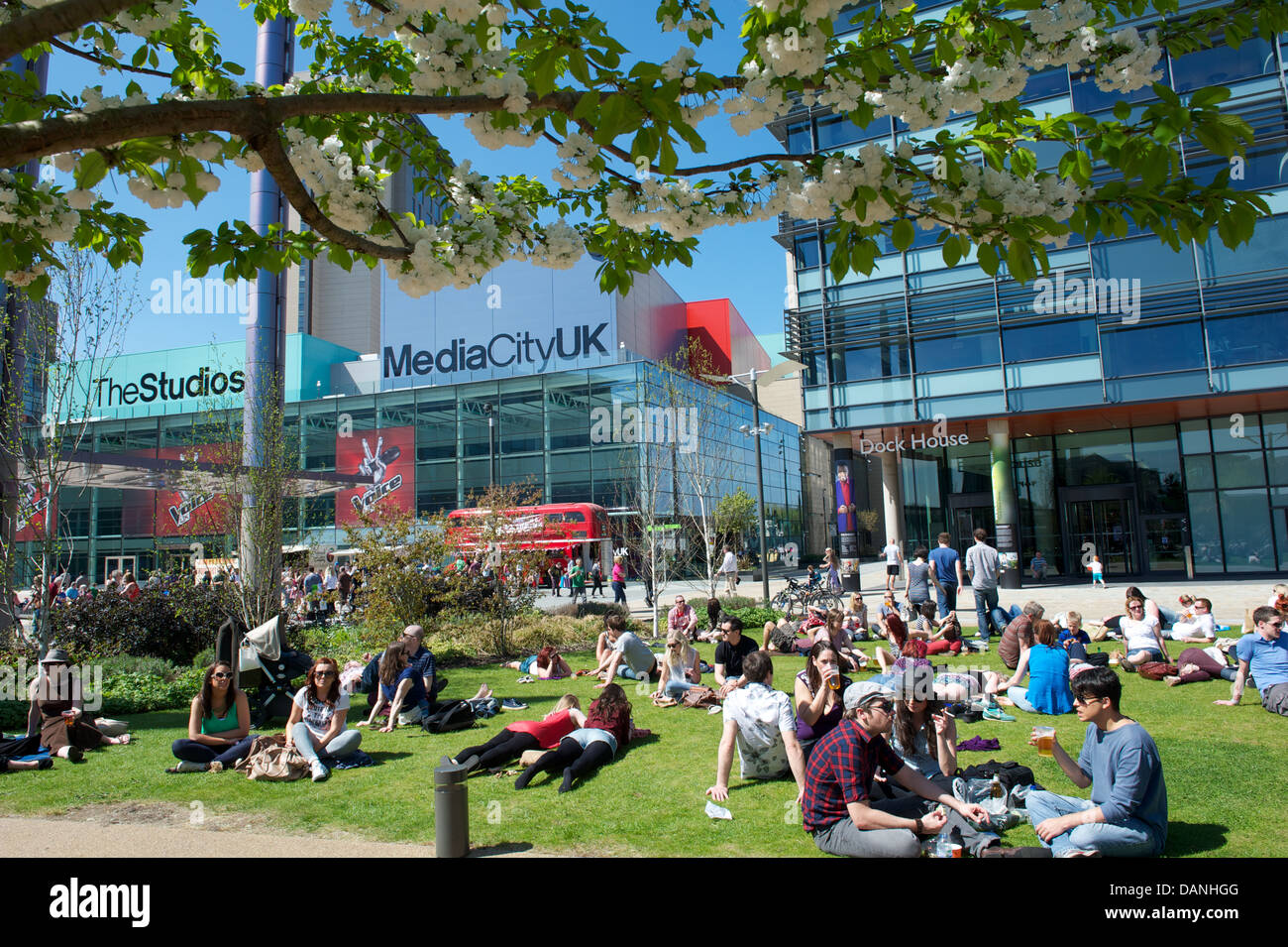Media City à Salford, Manchester baignée de soleil Banque D'Images