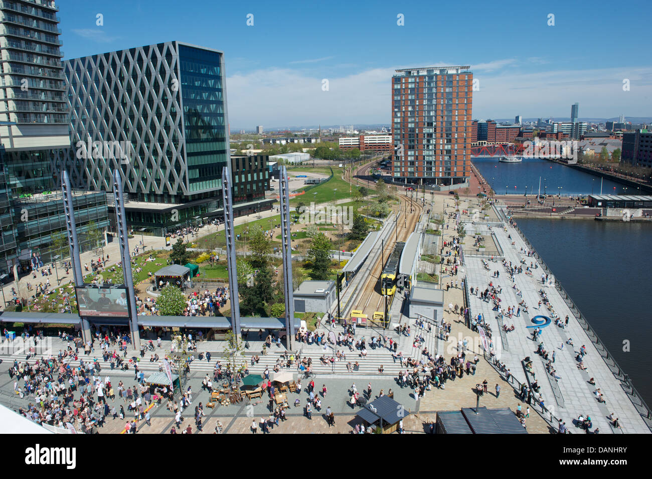 Media City à Salford, Manchester baignée de soleil Banque D'Images