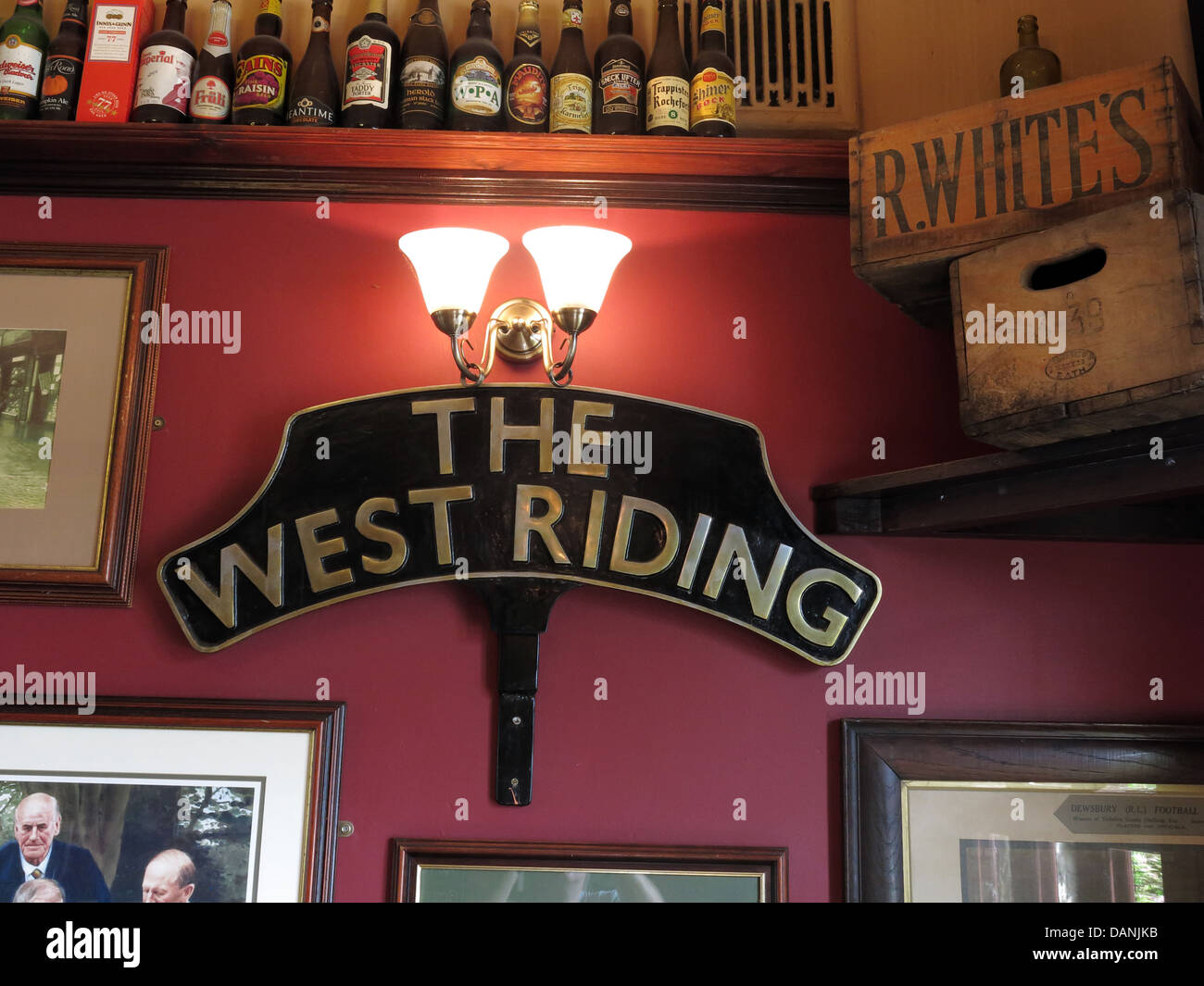 L'équitation de l'Ouest , la station Pub Dewsbury Ale Train de Stalybridge à Batley Banque D'Images