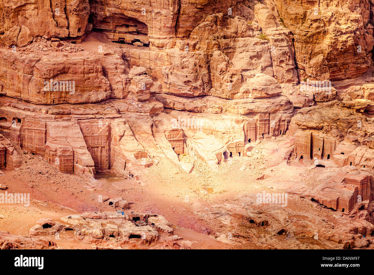 Tombes anciennes à Petra, Jordanie Banque D'Images