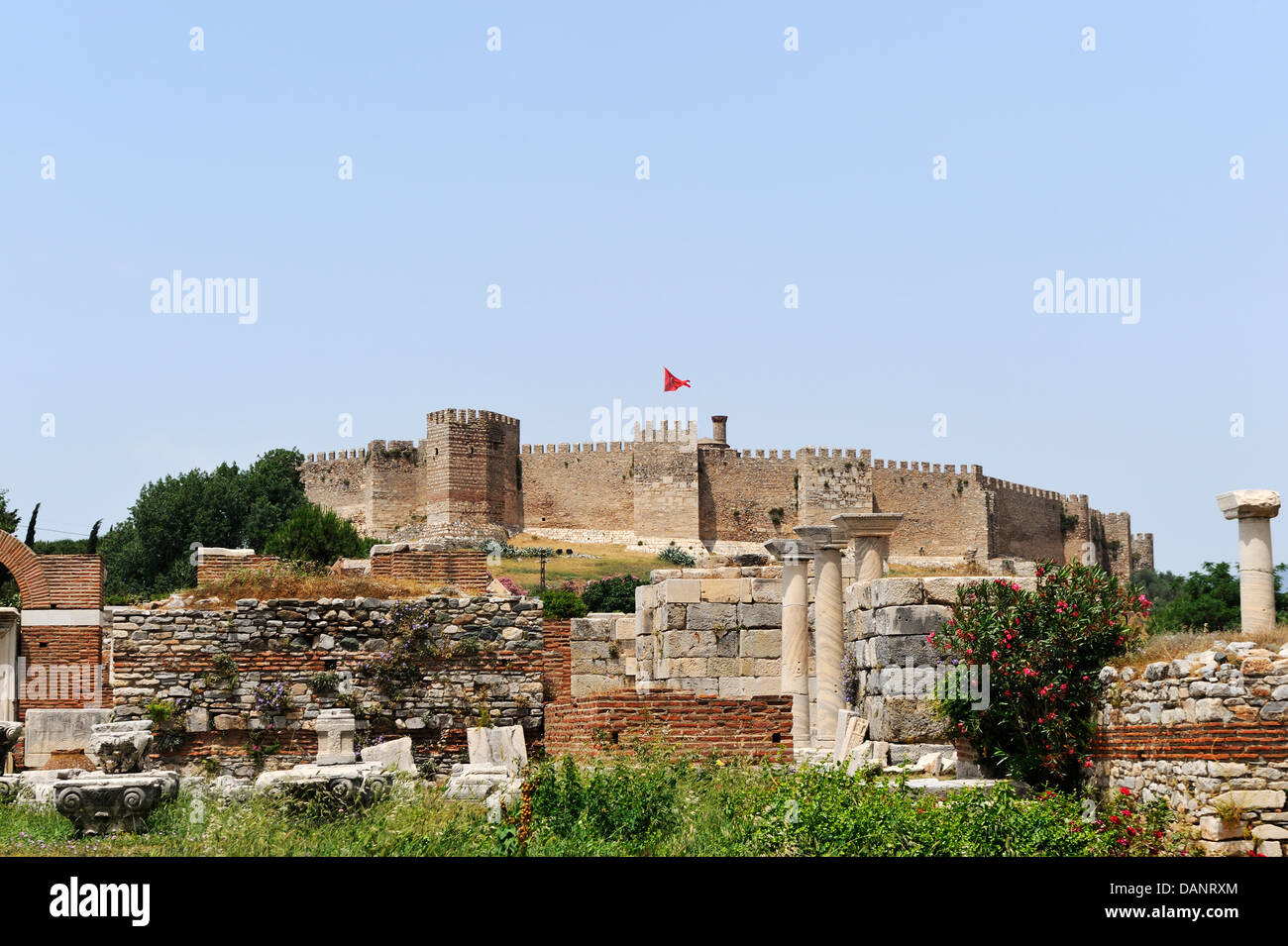 Citadelle Byzantine Ayasuluk (6e siècle) avec vue sur la Basilique de St John à Selçuk, Côte égéenne, Turquie Banque D'Images