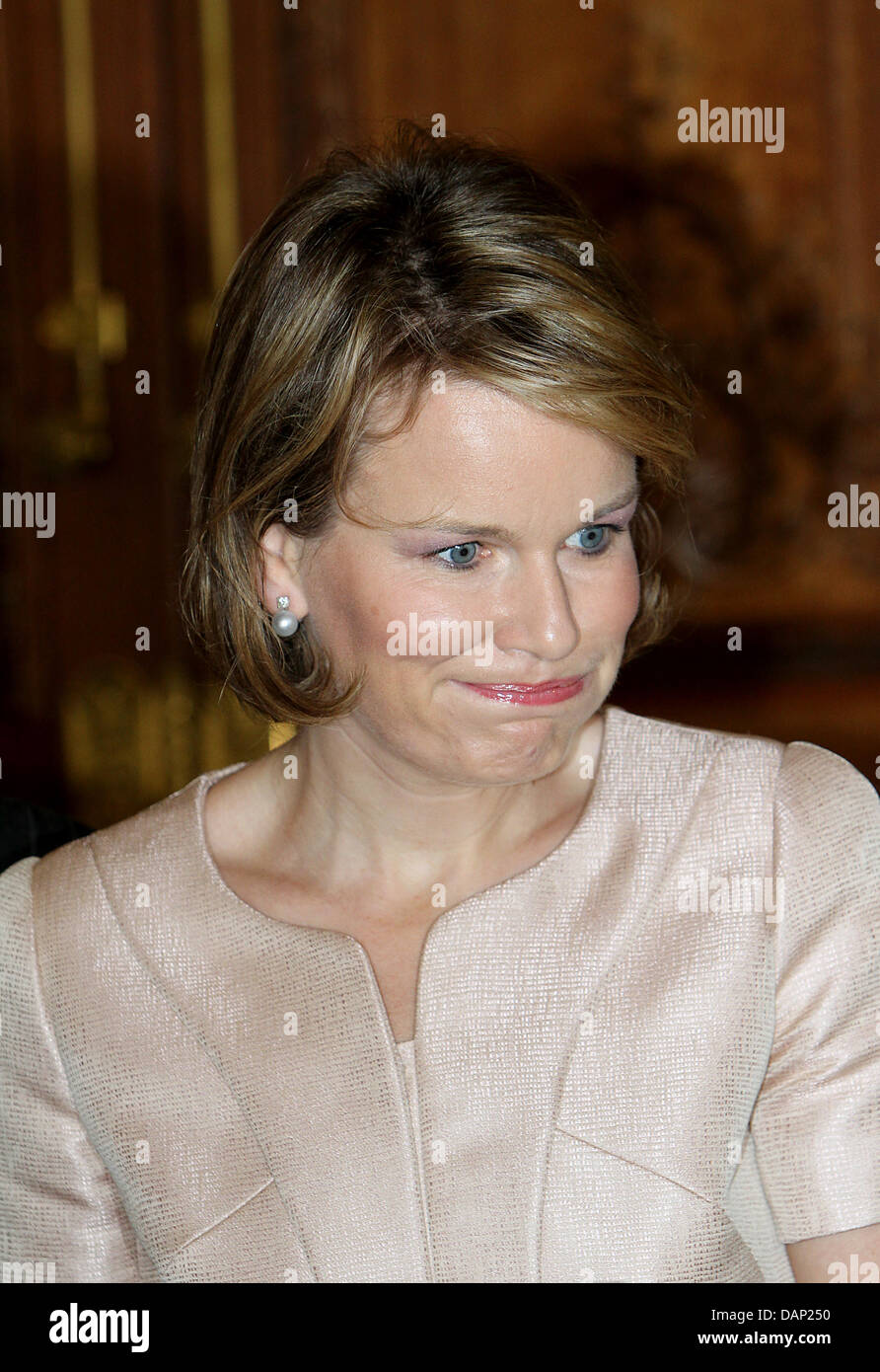 La Princesse Mathilde de Belgique assister à l'ouverture de l'exposition d'été du Palais Royal ''Science du palace'' à Bruxelles, Belgique, 20 juillet 2011. L'exposition est de montrer la science et de la technologie de la Belgique. Les visiteurs peuvent également se promener dans le palais royal. Photo : Patrick van Katwijk Banque D'Images
