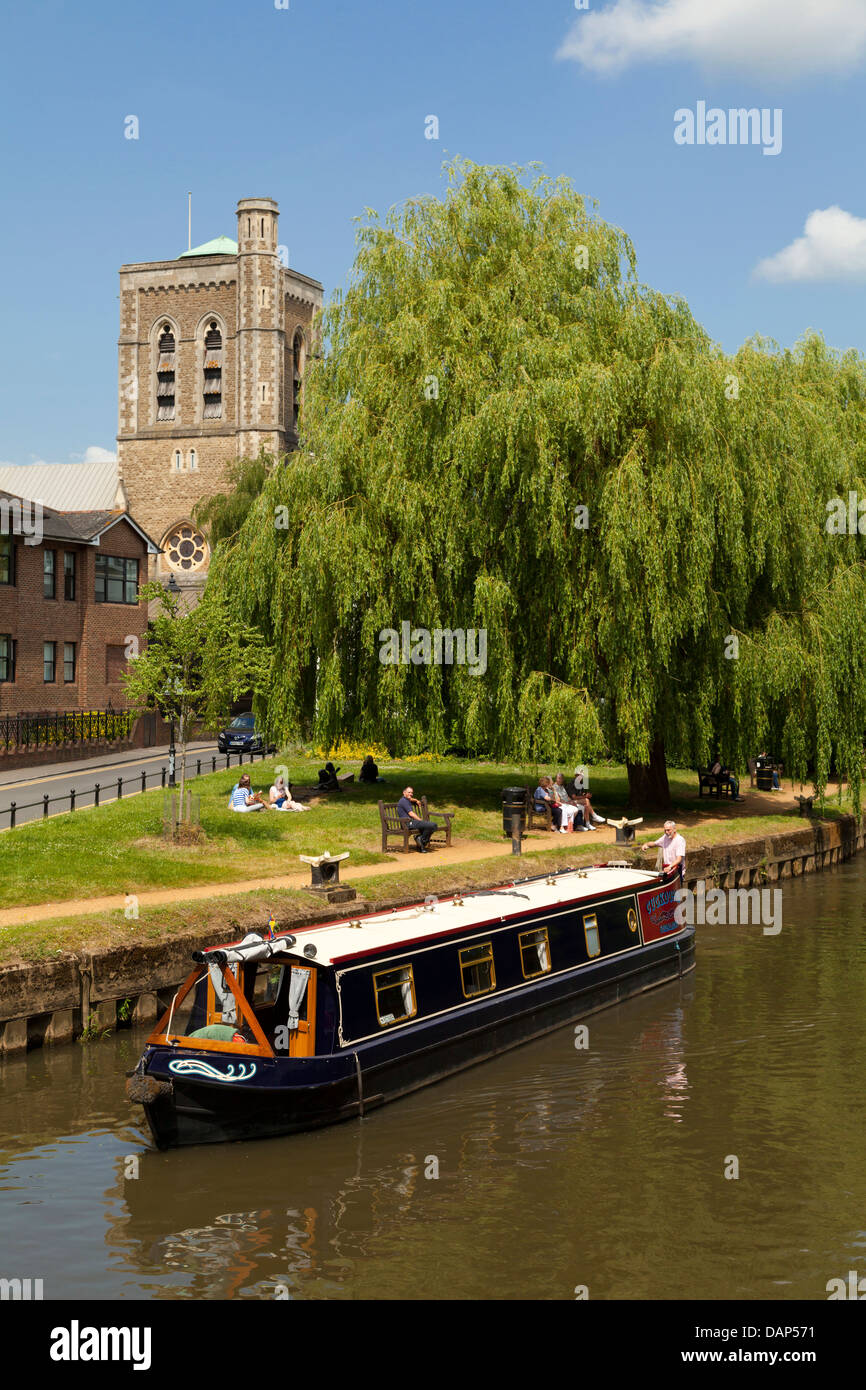 Bateau étroit canal sur la rivière Wey à Guildford Surrey Banque D'Images