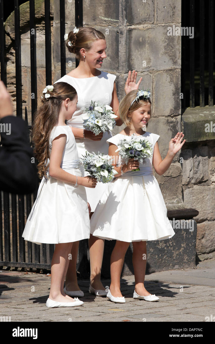 Bridemaids arrivent pour la cérémonie de mariage de Zara Phillips et Mike  Tindall in Paris, France, 30 juillet 2011. Zara est une petite-fille de la  Reine, Mike Tindall un célèbre joueur de