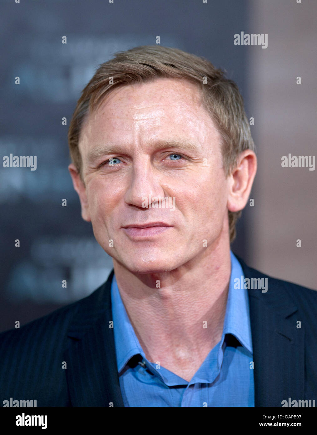 L'acteur britannique Daniel Craig arrive pour la première Allemande de 'Cowboys & Aliens' à Berlin, Allemagne, 08 août 2011. Le film rejoint les genres Science-Fiction et de l'Ouest et sera diffusé en Allemagne le 25 août 2011. Photo : Joerg Carstensen Banque D'Images