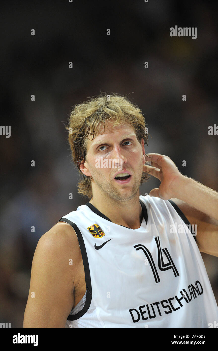 Joueur de basket-ball allemand Dirk Nowitzki en action lors de la Supercoupe de basket-ball 2011 match entre l'Allemagne et la Belgique à l'Stechert-Arena lieu sports à Bamberg, Allemagne, 19 août 2011. Photo : David Ebener Banque D'Images