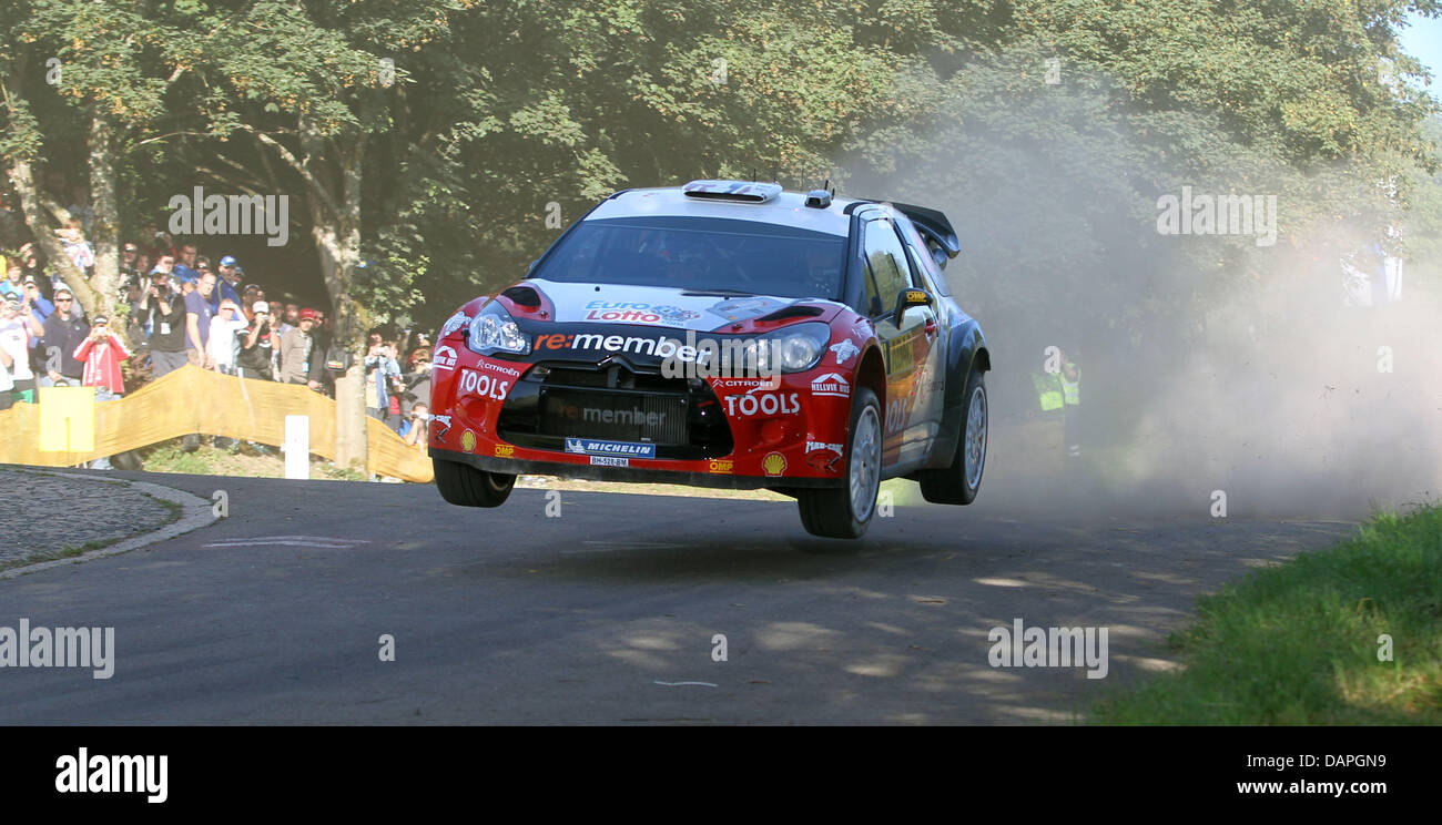 Pilote de rallye Norvégien Petter Solberg et son co-pilote britannique Chris Patterson dans la course sur le tarmac Citroën au cours de l'épreuve de l'ADAC Rallye Allemagne près de Hermekeil, Allemagne, 20 août 2011. ADAC Rallye Allemagne est une qualification pour le WRC-Rallye du Championnat du monde. Photo : Thomas Frey Banque D'Images