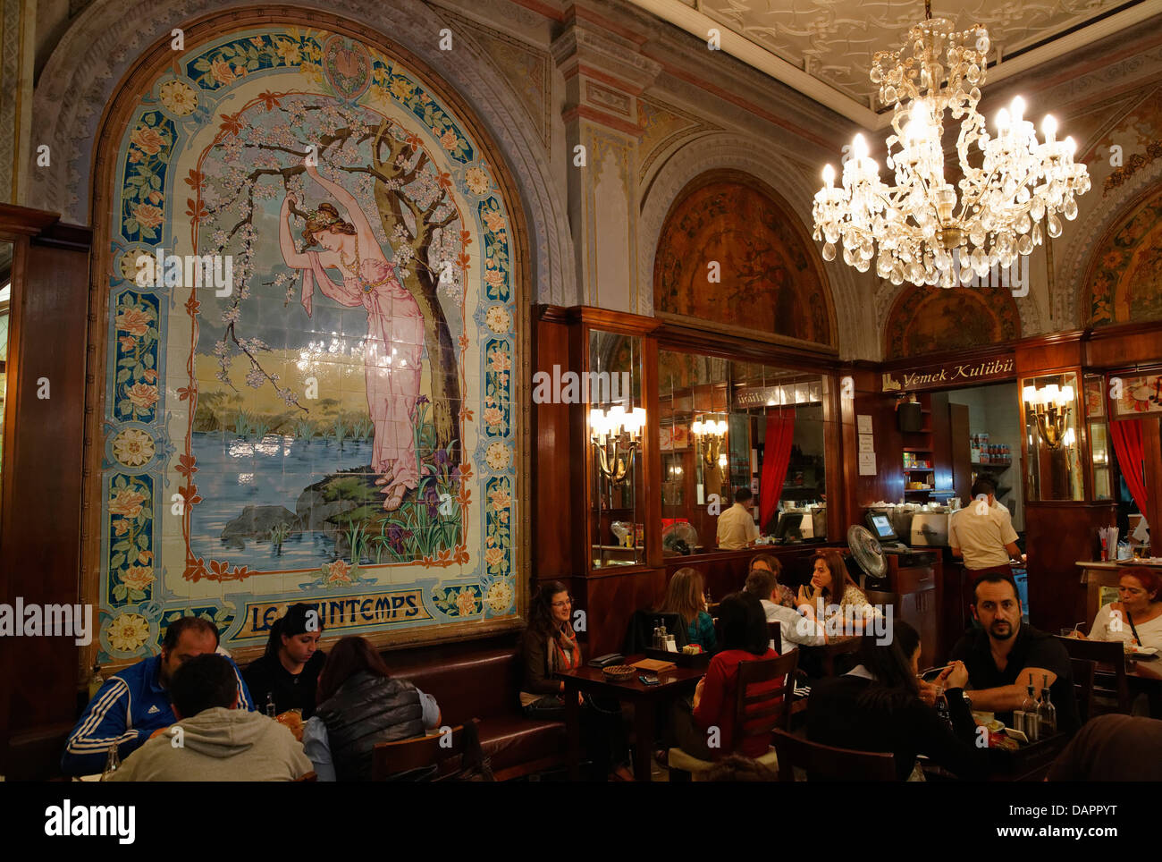 La Turquie, Istanbul, Art nouveau cafe sur Istiklal Caddesi road Banque D'Images