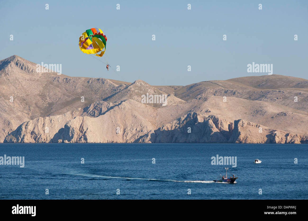 La Croatie, le parachute ascensionnel sur la mer Adriatique à l'île de Krk Banque D'Images