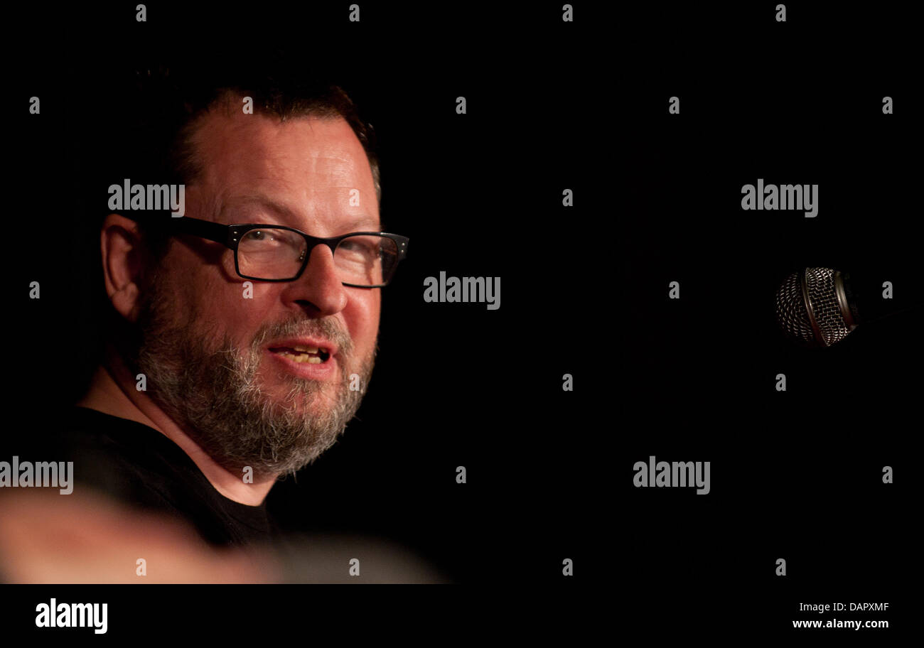 Le cinéaste danois Lars von Trier arrive au cinéma d'art et Babylone à Berlin, Allemagne, 03 septembre 2011. Von Trier est arrivé à Berlin à l'occasion d'une rétrospective de ses films de dépistage. Photo : Joerg Carstensen Banque D'Images