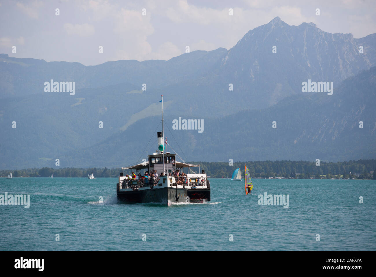 L'Autriche, l'avis de pédalo sur le lac Wolfgangsee Banque D'Images
