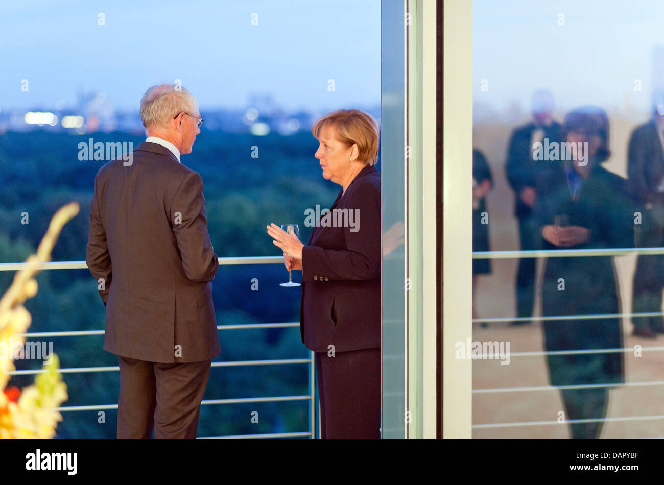 Bundeskanzlerin Angela Merkel (CDU) empfängt Am Montag (05.09.2011) den EU-Ratspräsidenten Herman van Rompuy zu einem Gespräch im Bundeskanzleramt. Berieten Vorschläge für Sie ein besseres Krisenmanagement in der Euro-Zone. Foto : Guido Bergmann dpa  + + +(c) afp - Bildfunk + + + Banque D'Images