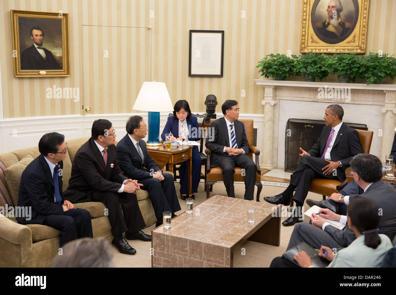 Le président Barack Obama rencontre le Vice-Premier ministre chinois Wang Yang et le Conseiller d'Etat Yang Jiechi dans le bureau ovale, le 11 juillet 2013. Banque D'Images