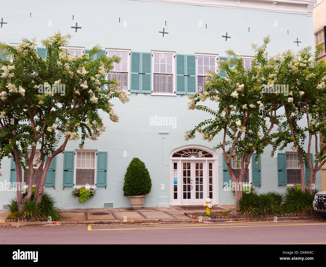 Chambre en ligne Arc-en-ciel, Charleston, Caroline du Sud. Des maisons ont été rénovées et décorées dans des tons pastel. Banque D'Images