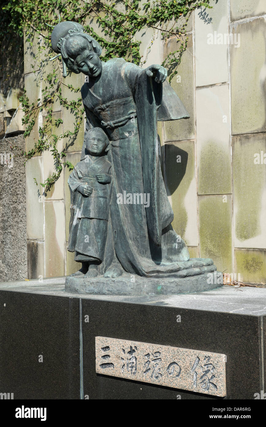 Statue de Diva Opera Japonais Miura Tamaki et Puccini en arrière-plan. Jardins Glover, Nagasaki, Japon. Banque D'Images