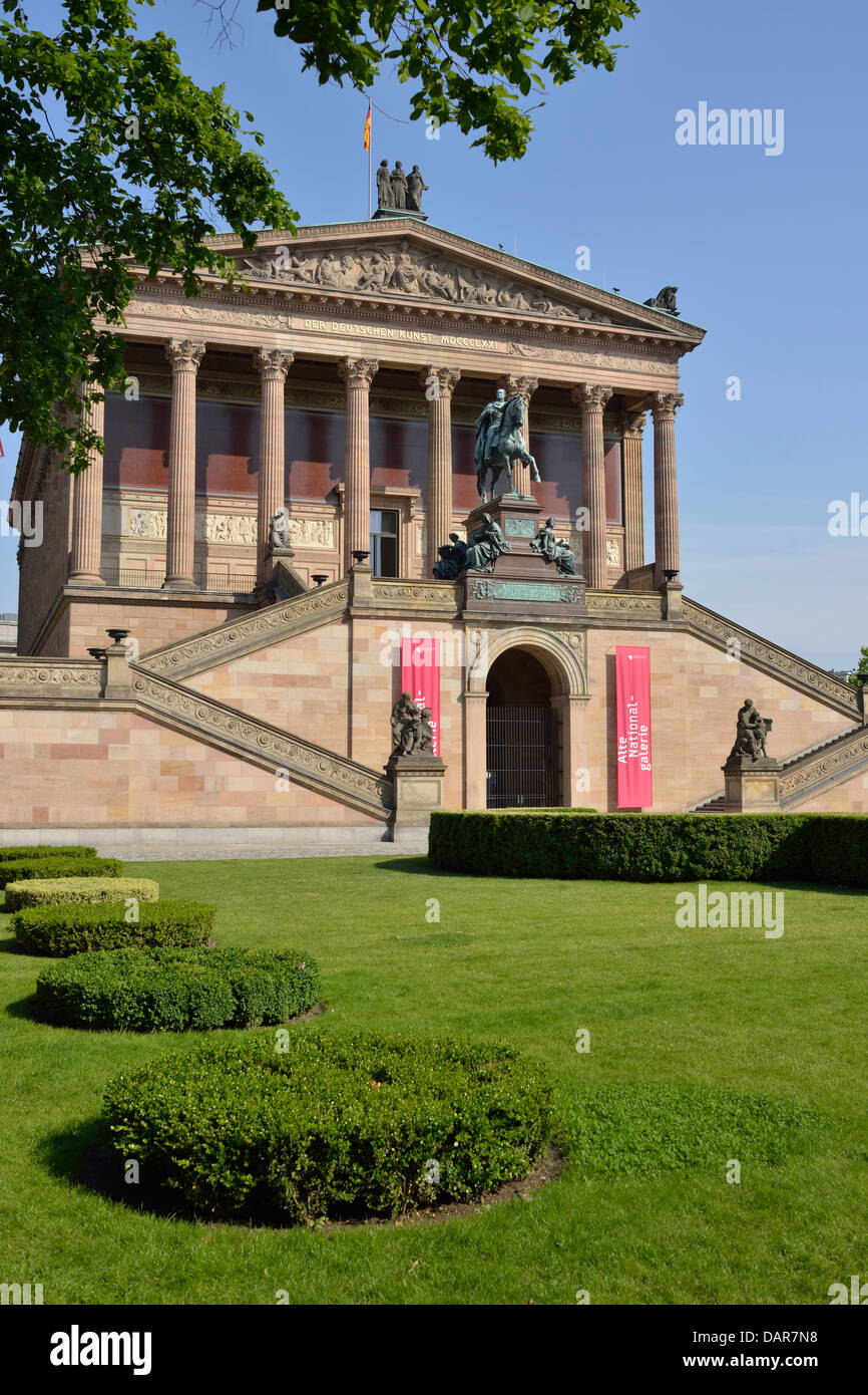 Berlin. L'Allemagne. L'extérieur de l'Alte Nationalgalerie, ancienne Galerie Nationale, conçu par Friedrich August Stüler et Carl Busse, achevé en 1872. Banque D'Images