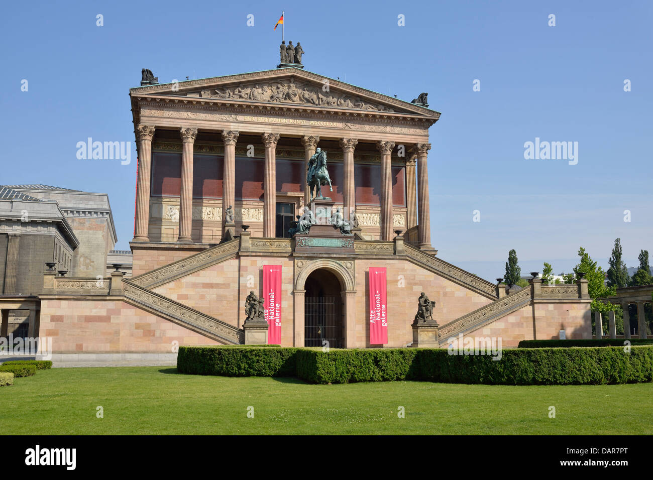 Berlin. L'Allemagne. L'extérieur de l'Alte Nationalgalerie, ancienne Galerie Nationale, conçu par Friedrich August Stüler et Carl Busse, achevé en 1872. Banque D'Images