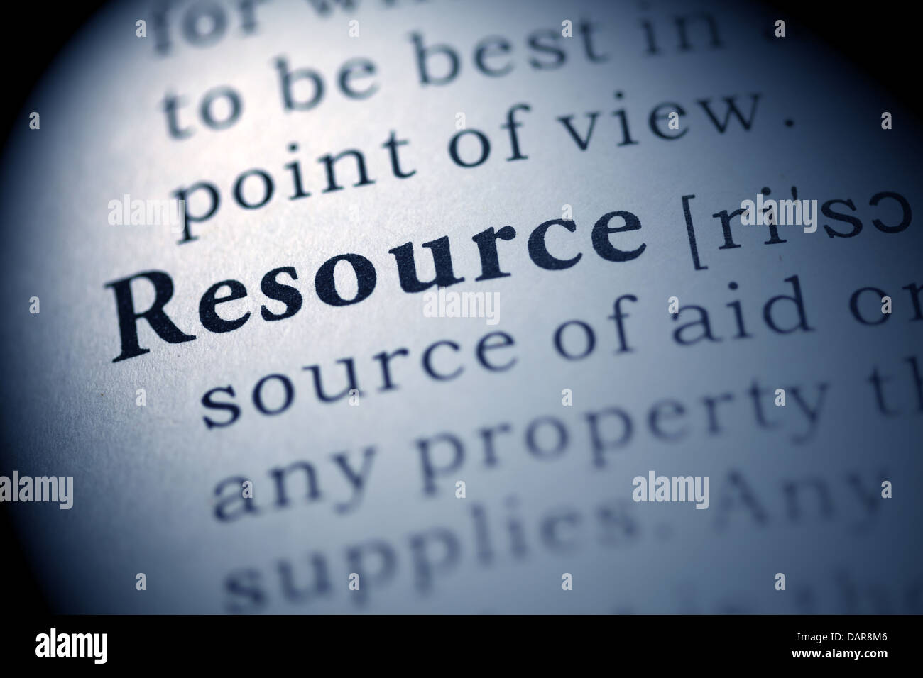 Faux dictionnaire, dictionnaire définition du mot ressource. Banque D'Images