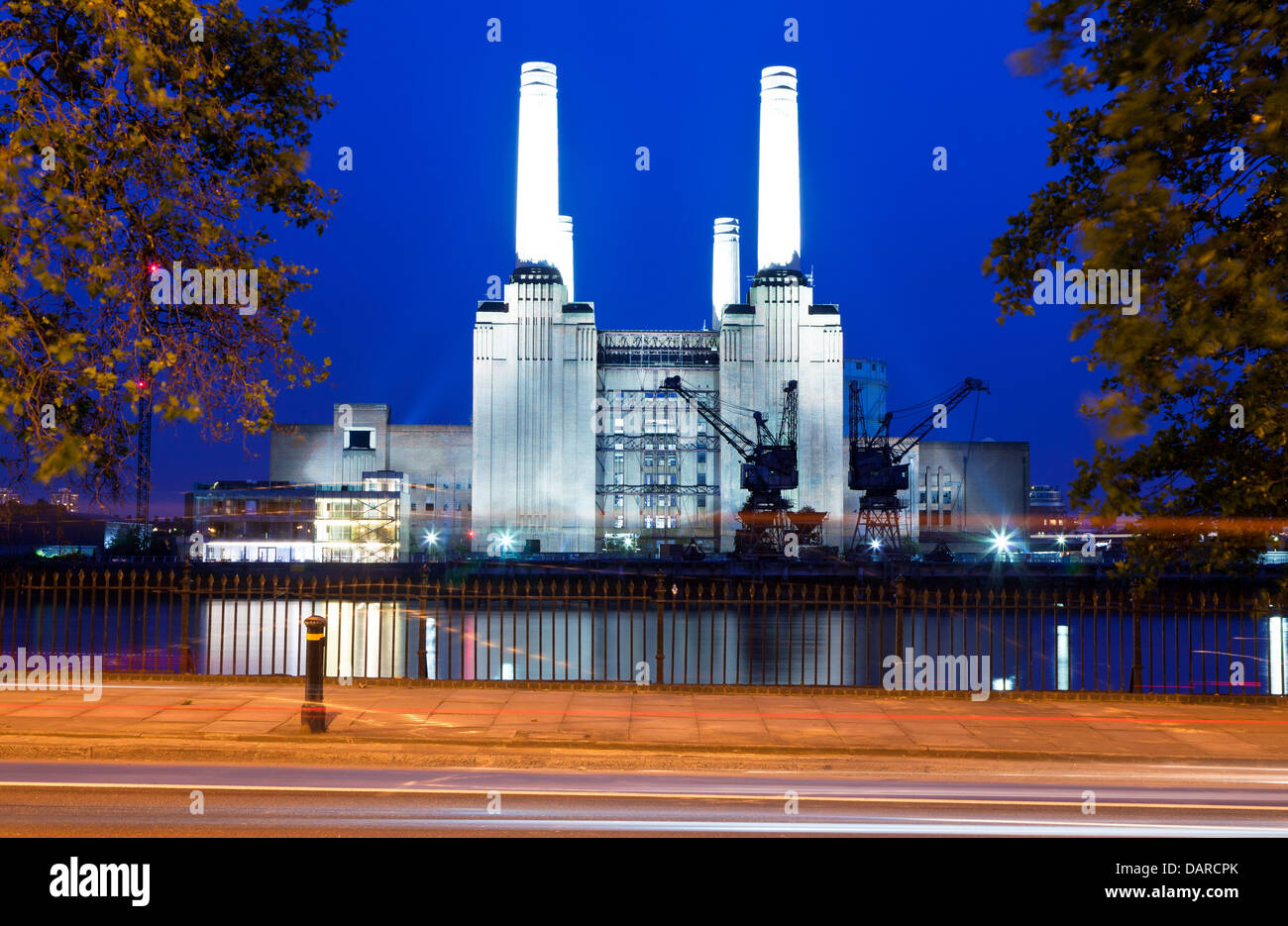 Battersea Power Station nuit London UK Banque D'Images