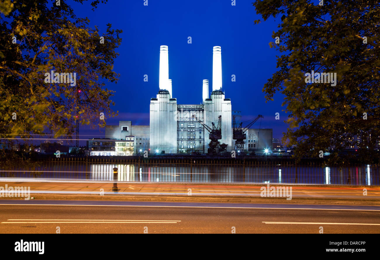Battersea Power Station nuit London UK Banque D'Images