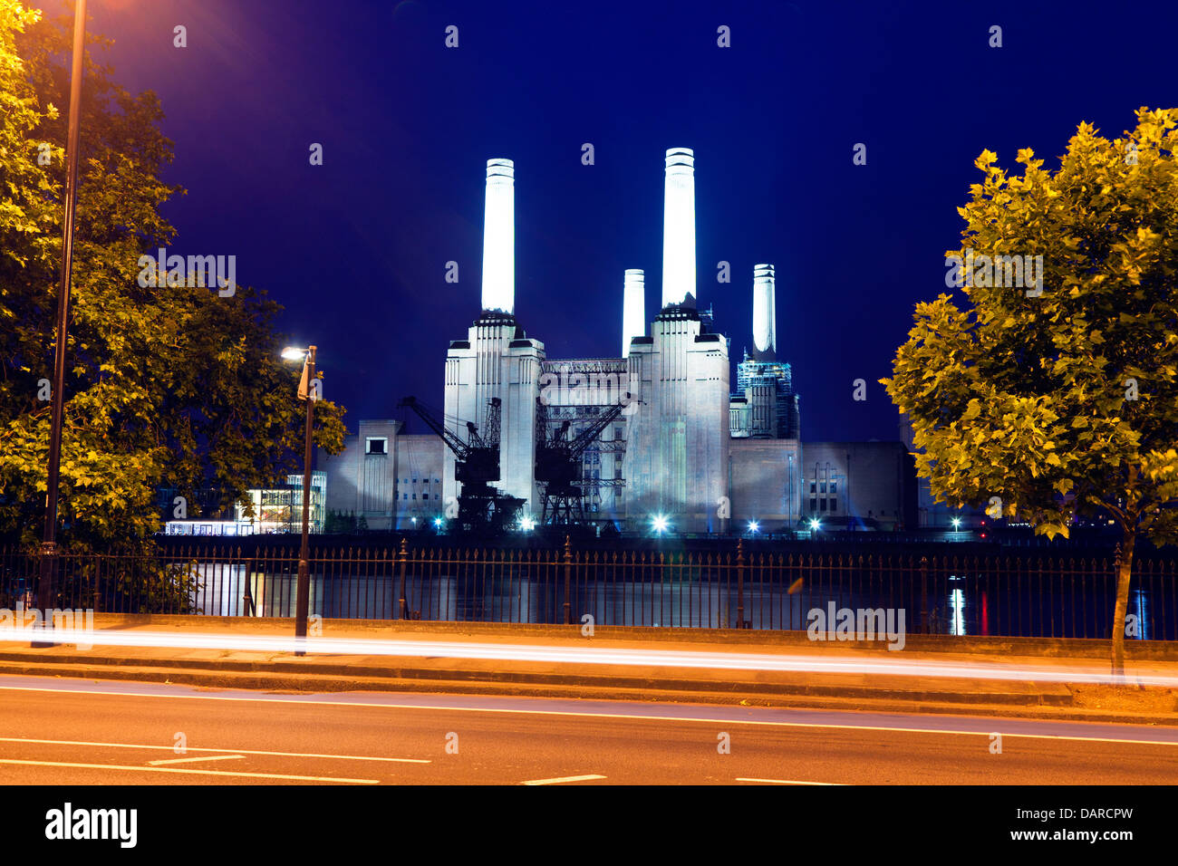 Battersea Power Station nuit London UK Banque D'Images