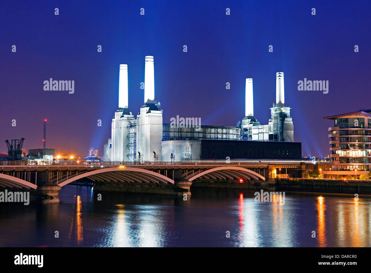 Battersea Power Station nuit London UK Banque D'Images